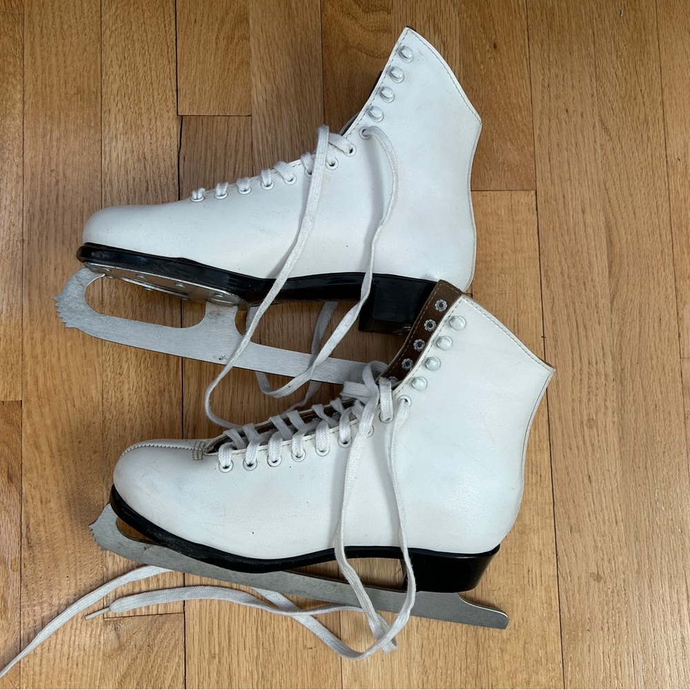 Women’s ice skates